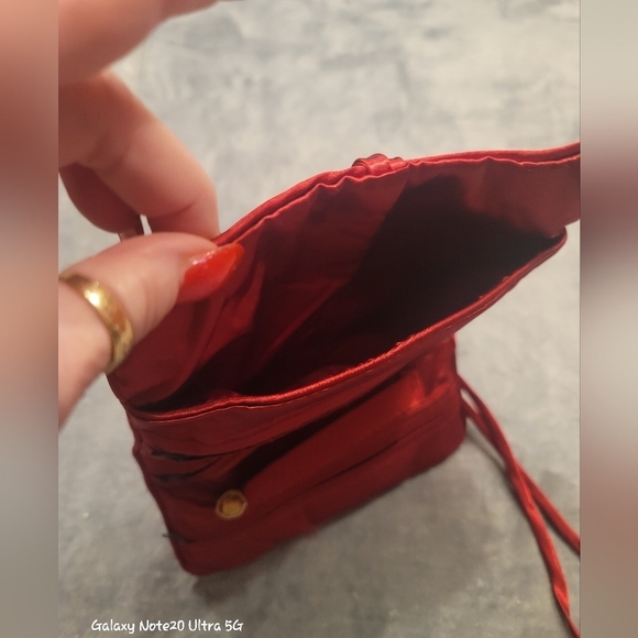 0477. Red Satin Embroidered ♥️ 😍 Jewelry Roll ~ - Picture 4 of 8